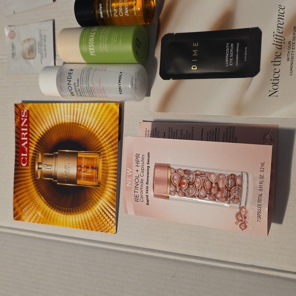 Skincare Sample Set - Picture 2 of 3